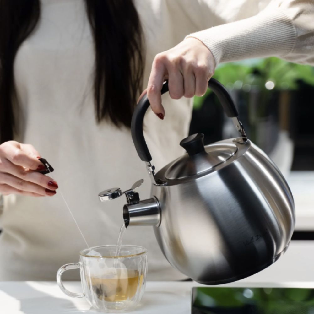 Vialli Design Bolla konvice na čaj s píšťalkou 2,5 l