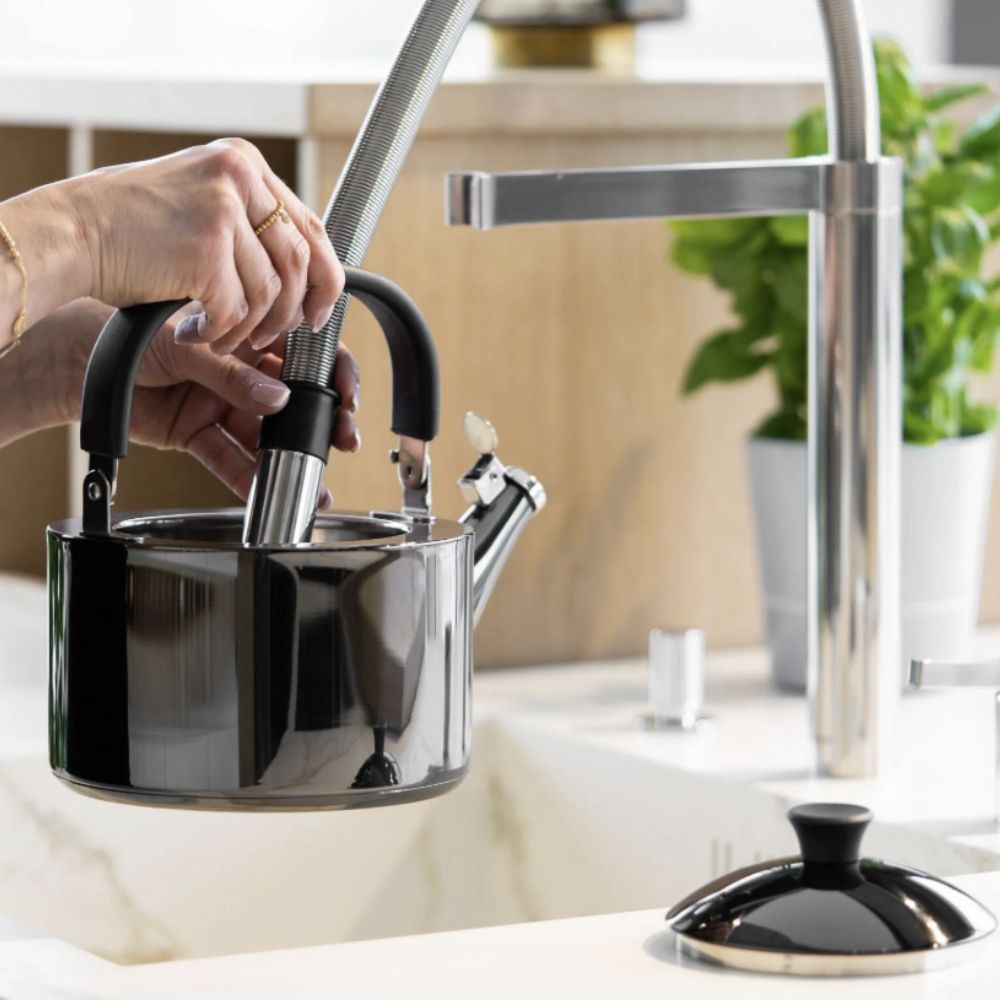 Vialli Design Diamante konvice na čaj s píšťalkou 1,5 l 
